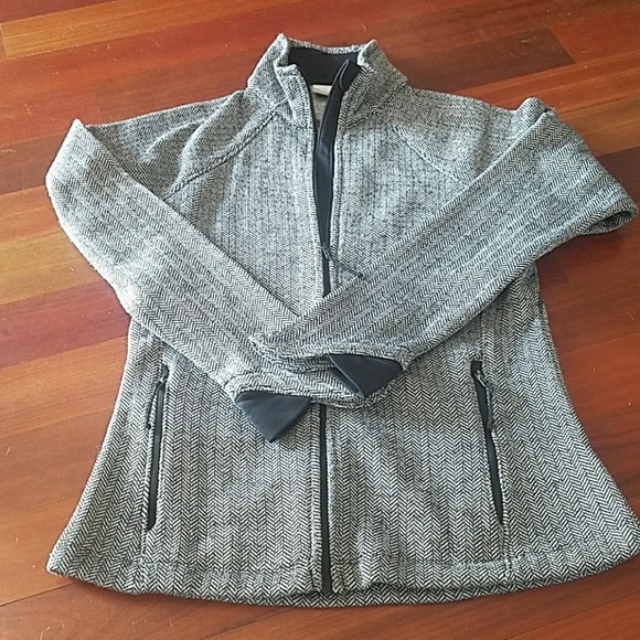 Columbia Jackets & Blazers - Columbia NWOT zip up sweater